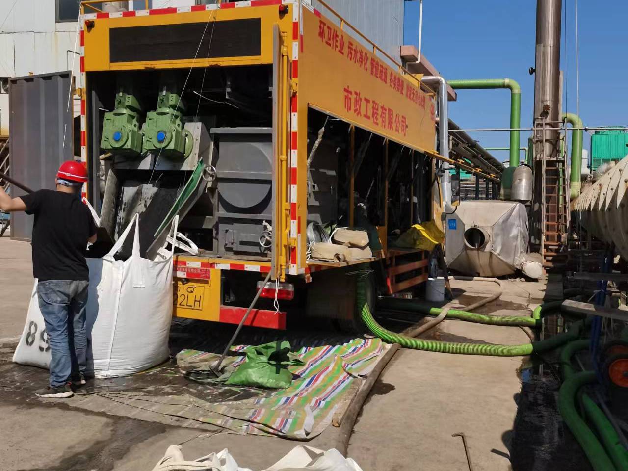 南郊淤泥压干处理